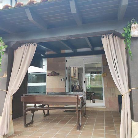 Chalet Bajo Con Jardin, Patio, Cenador Y Barbacoa. Viveda エクステリア 写真