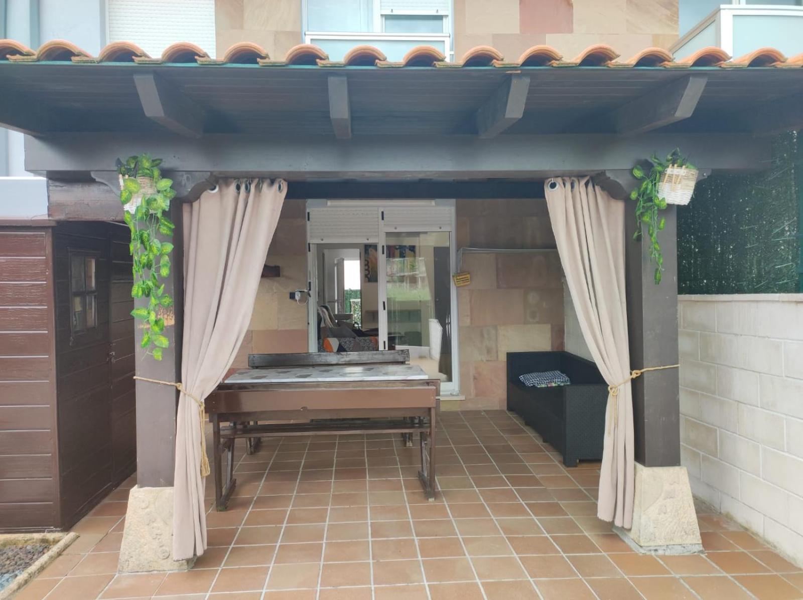 Chalet Bajo Con Jardin, Patio, Cenador Y Barbacoa. Viveda エクステリア 写真