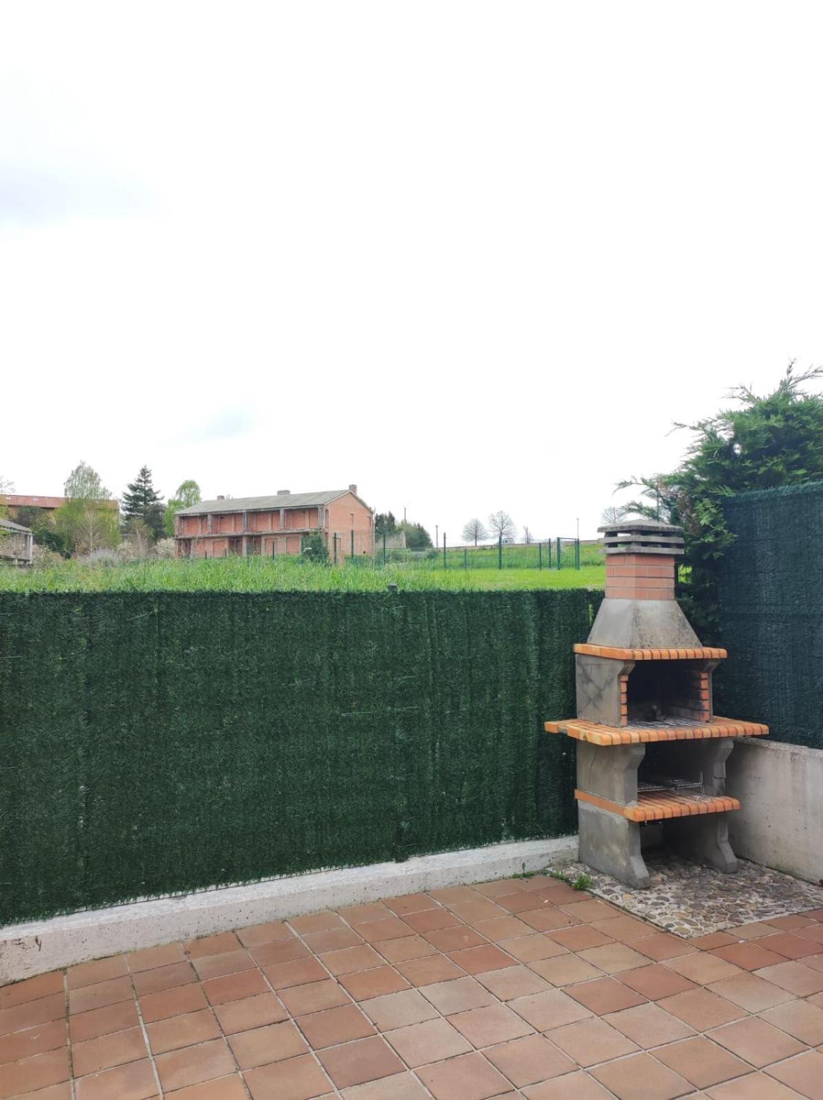 Chalet Bajo Con Jardin, Patio, Cenador Y Barbacoa. Viveda エクステリア 写真
